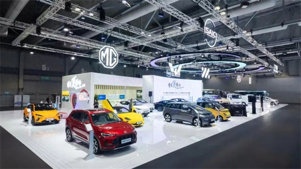 上汽用半年时间，展现出中国汽车“头雁”的变革伟力