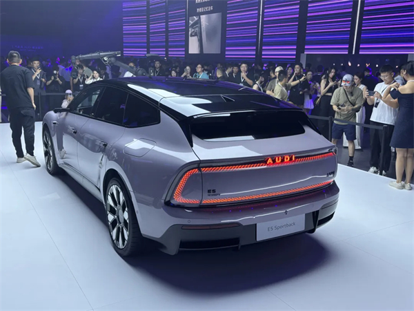 奥迪E5 Sportback：30分钟破万单的背后，是豪华电动的「取舍」革命！