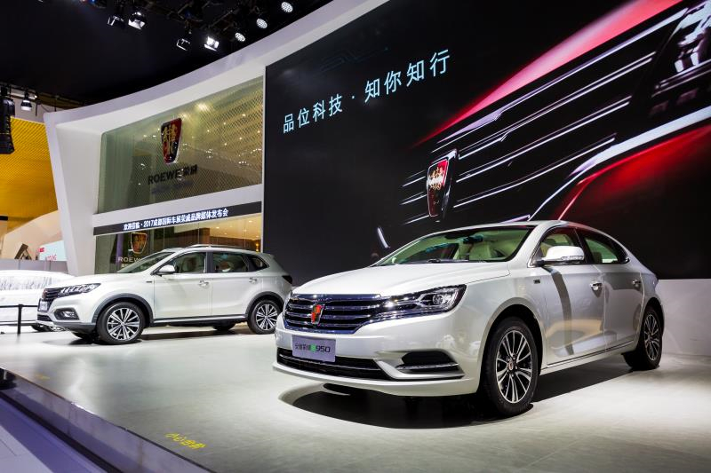 全新荣威950、荣威e950定义“高级轿车” 成都车展亮相售价16.88万起 互联网汽车上市一周年 系统升级带来颠覆式进化