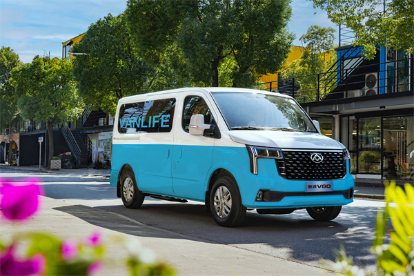 跑得猛、花得少、养得省、全场景！“全场景高价值轻客”上汽大通新途V80 9AT荣耀上市，全面高人一档